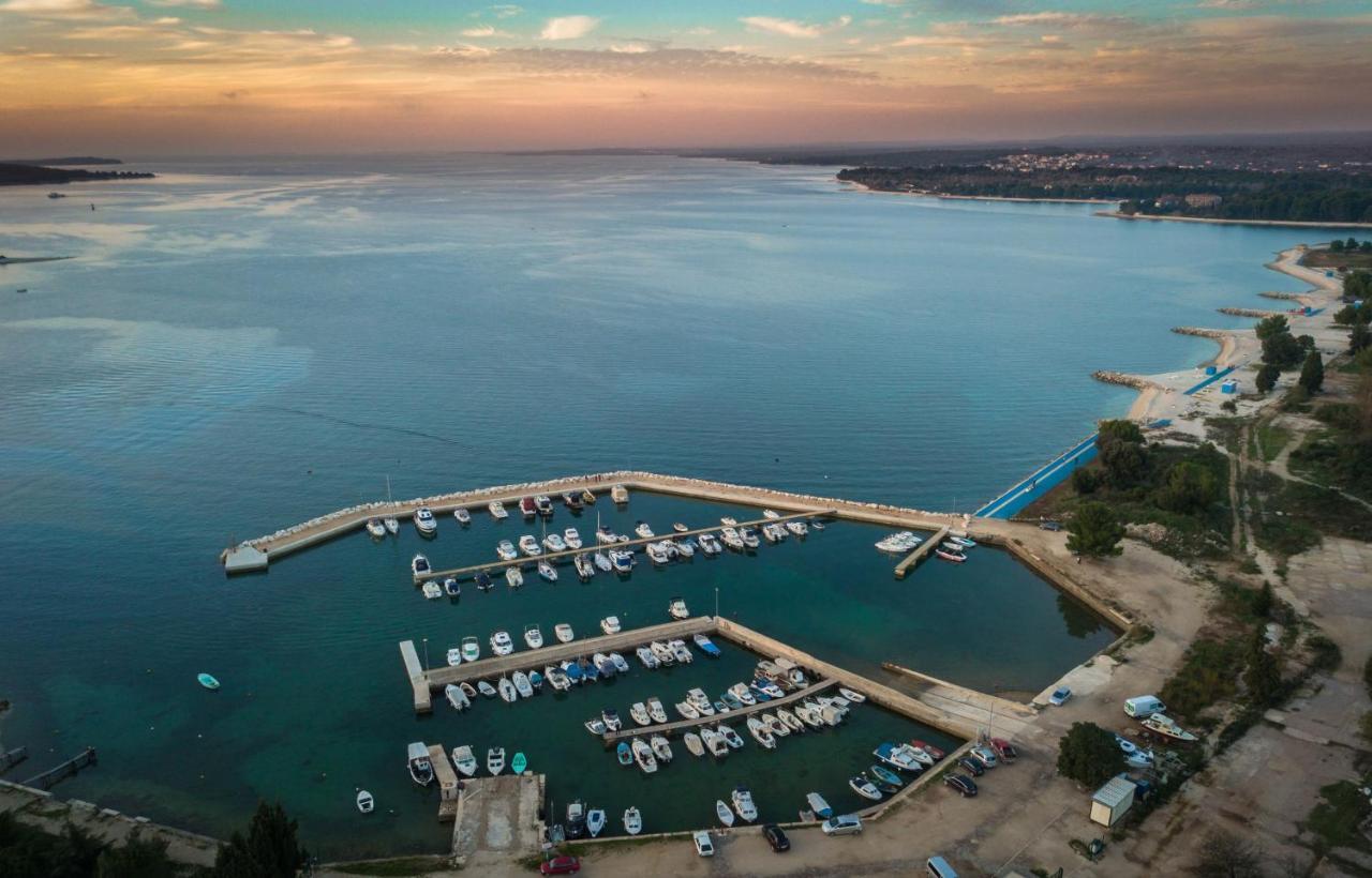 Villa Andrija Family Dream With Heated Pool At The Sea With Beautiful Garden, Outside Cinema And Kids Playground Fažana Εξωτερικό φωτογραφία