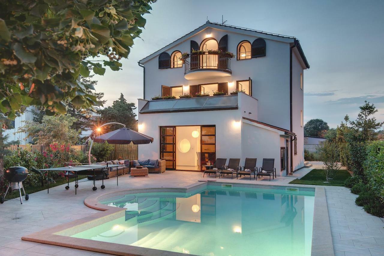 Villa Andrija Family Dream With Heated Pool At The Sea With Beautiful Garden, Outside Cinema And Kids Playground Fažana Εξωτερικό φωτογραφία