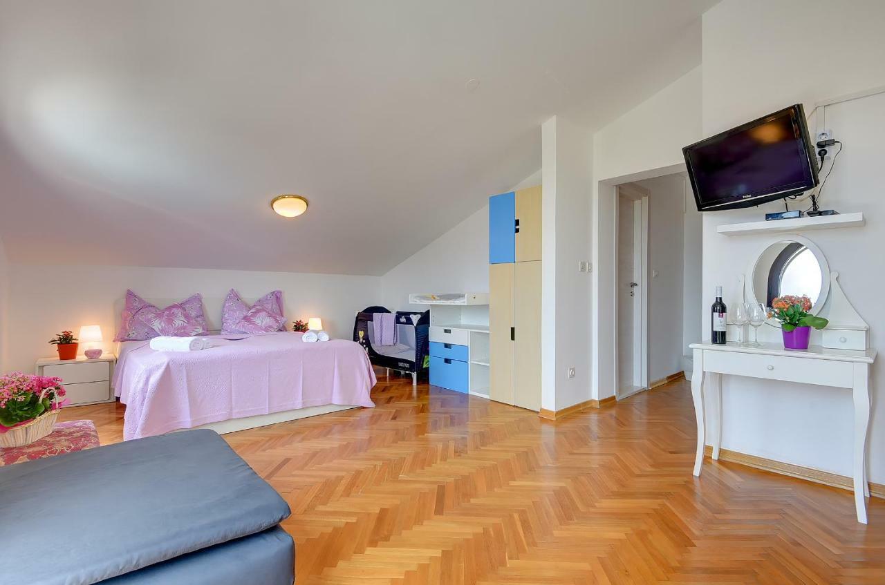 Villa Andrija Family Dream With Heated Pool At The Sea With Beautiful Garden, Outside Cinema And Kids Playground Fažana Εξωτερικό φωτογραφία