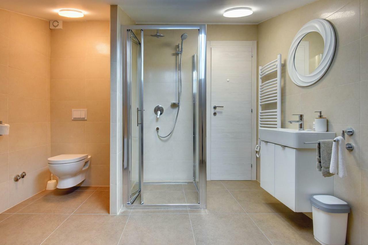 Villa Andrija Family Dream With Heated Pool At The Sea With Beautiful Garden, Outside Cinema And Kids Playground Fažana Εξωτερικό φωτογραφία