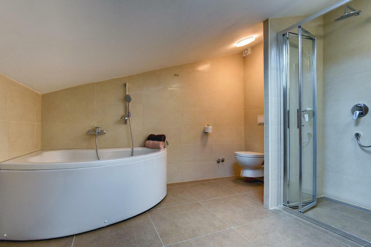 Villa Andrija Family Dream With Heated Pool At The Sea With Beautiful Garden, Outside Cinema And Kids Playground Fažana Εξωτερικό φωτογραφία