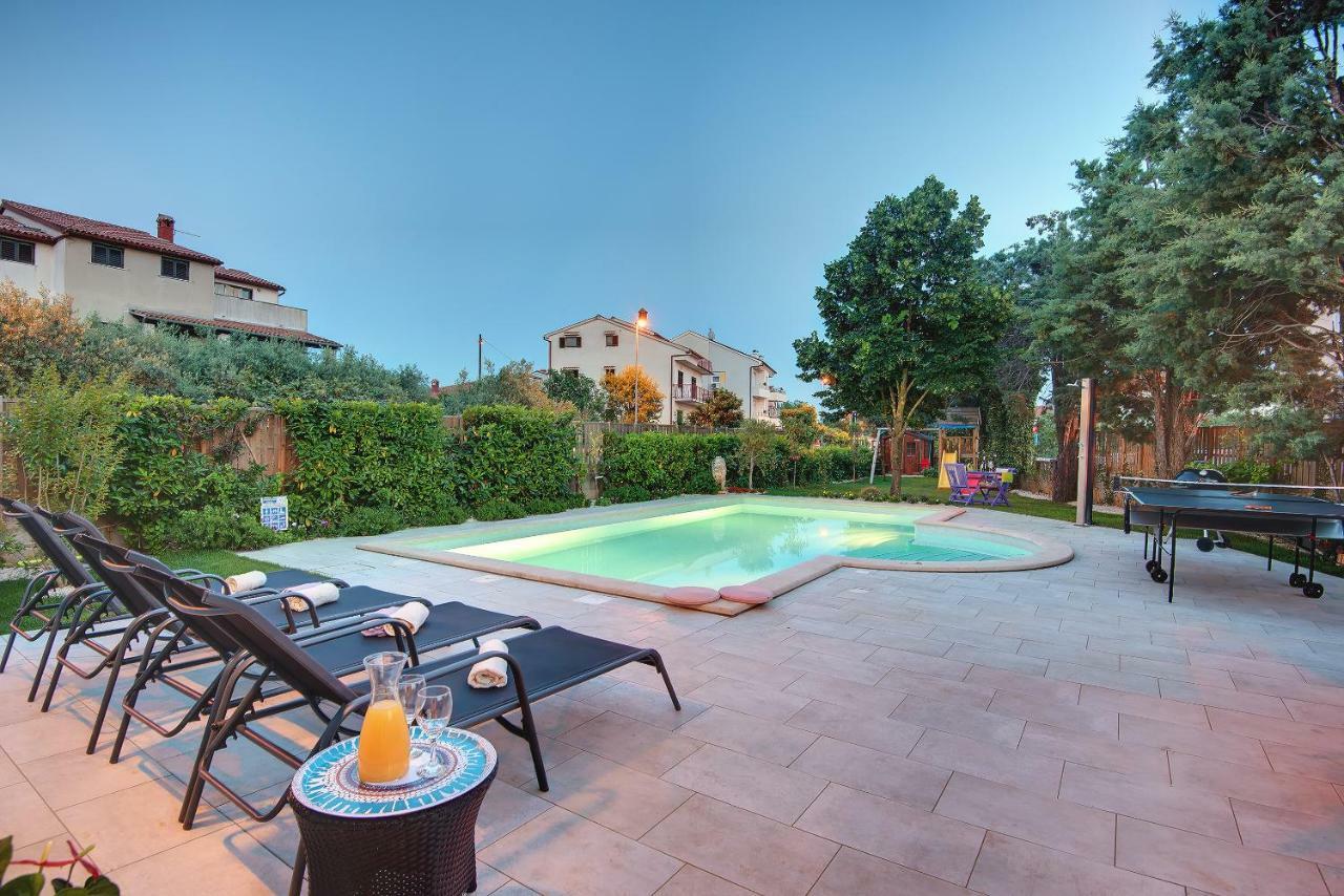 Villa Andrija Family Dream With Heated Pool At The Sea With Beautiful Garden, Outside Cinema And Kids Playground Fažana Εξωτερικό φωτογραφία