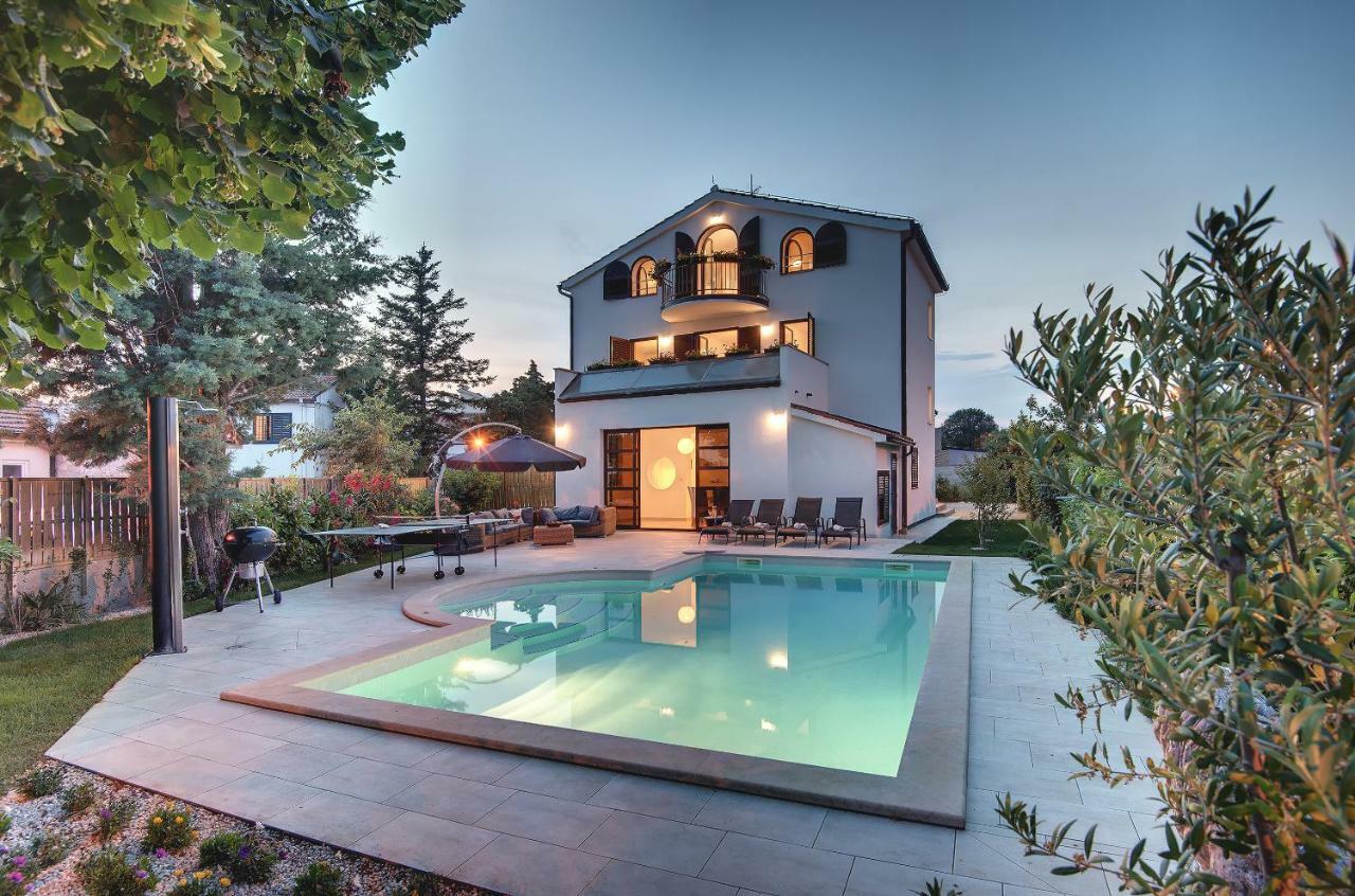 Villa Andrija Family Dream With Heated Pool At The Sea With Beautiful Garden, Outside Cinema And Kids Playground Fažana Εξωτερικό φωτογραφία