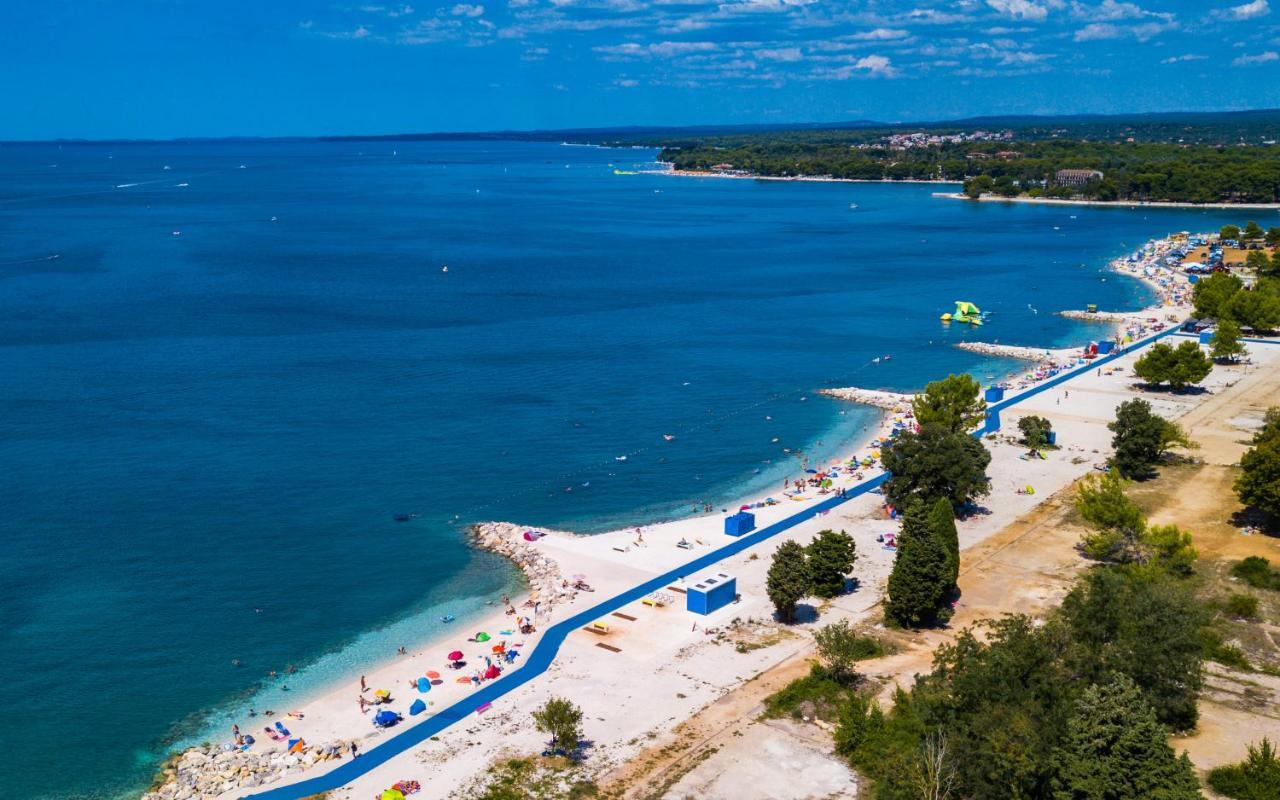 Villa Andrija Family Dream With Heated Pool At The Sea With Beautiful Garden, Outside Cinema And Kids Playground Fažana Εξωτερικό φωτογραφία